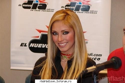 anahi fumeaza - najpa k a fumat :( :( - anahi