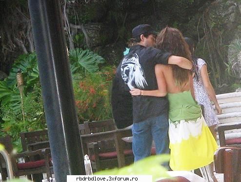 uau ce cool :nod:  :nod:  :d  :d anahi si alfonso