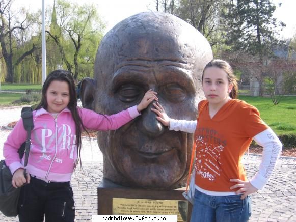 eu sunt cea q bluza roza poze cu noi