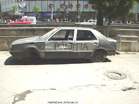 poze haioase - repede fugiti ca vine politia - Divertisment.